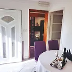 Near The Center - Nada Apartamento