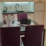Near The Center - Nada Apartamento