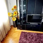 Near The Center - Nada Apartamento