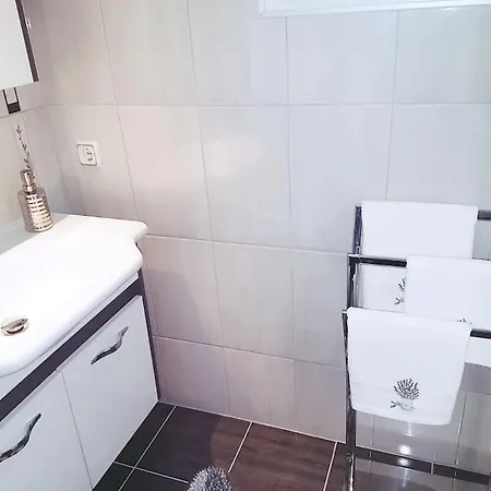 Apartment Near The Center - Nada