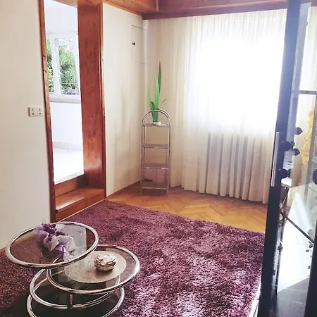 Apartment Near The Center - Nada